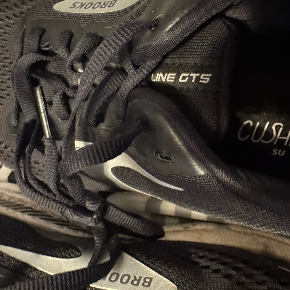 Brooks Men's Black and Gray Athletic Shoes, great condition! - Picture 8 of 11